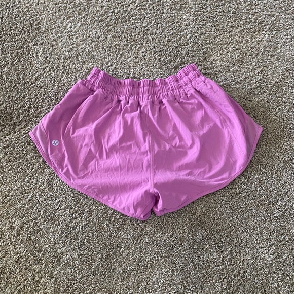 Lululemon Hottie Hot Shorts - Picture 2 of 2